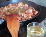 Foto del paso 7 de la receta: Arroz con pollo y salchichas