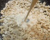 Foto del paso 2 de la receta: Masa de croquetas con pechuga de pollo y harina de arroz - sin gluten ni lactosa