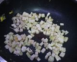 รูปขั้นตอนการทำที่ 2 ของ ข้าวผัดบ้านเฮา_กุนเชียง+หมูยอ
