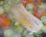 Foto langkah ke 6 dari resep Sop Oyong Mie Soa.
