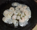 Foto del paso 1 de la receta: Spaguettis con gambas y algas