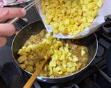 Foto del paso 6 de la receta: Guiso de carne con papas fritas y ensalada palta, mango y tomate
