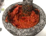 A picture of step 1 of Nam Prik Ong Kai (Spicy chicken and Tomato dip).