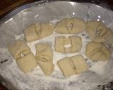 Foto del paso 5 de la receta: Facturas fácil y rápidas 🥐 (sin manteca y sin hojaldre)