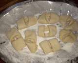 Foto del paso 5 de la receta: Facturas fácil y rápidas 🥐 (sin manteca y sin hojaldre)