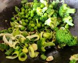 A picture of step 4 of Broccoli Leek Peas Palak Green Pulav.