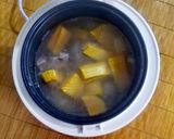 Hình bước làm 3 của món Canh bí đỏ hầm xương