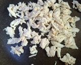รูปขั้นตอนการทำที่ 4 ของ ลาบเห็ดย่างไก่ฉีก