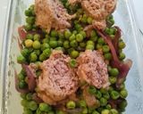Foto del paso 4 de la receta: Guisantes con cebolla y albóndigas