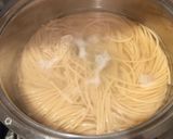 Foto del paso 1 de la receta Espaguetis integrales al pesto con gambón