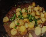 মটরশুঁটি দিয়ে আলুর দম(Matarsuti diye aloor dum recipe in Bengali) রেসিপি ধাপ - 5 ছবি