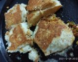 A picture of step 3 of Garlic masala pav.