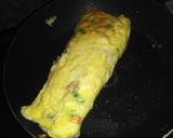 Foto langkah ke 6 dari resep Bekal Anak Praktis, Omelet gulung dan Nasi kangkung.
