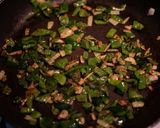 Foto del paso 3 de la receta: Rajas poblanas con ejotes huevo
