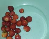 Foto langkah ke 1 dari resep Strawberry Yakult Mix.