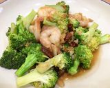 รูปขั้นตอนการทำที่ 5 ของ บรอกโคลีผัดกุ้ง🥦🦐