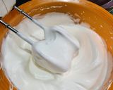Piskótatekercs sárgabarack dzsemmel recept fázis 3 fotója