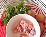 Hình bước làm 1 của món Trứng hấp ngải cứu