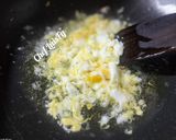 Foto del paso 4 de la receta: Repollo salteado con huevo y salchichas... LuisFy