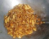 Foto langkah ke 6 dari resep Kwetiau goreng simpel.