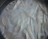 Foto del paso 5 de la receta: Fideos con tuco rápido de salchicha!