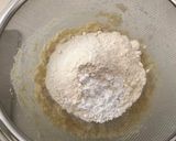 A picture of step 4 of Basic vanilla cupcakes.