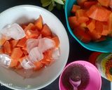 Foto langkah ke 1 dari resep Es Buah Pepaya Selasih.