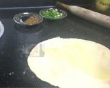 A picture of step 3 of Pyaz kalonji paratha.