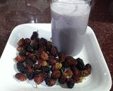 A picture of step 2 of Mulberry Smoothie.