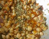 A picture of step 4 of Soya chunk curry.