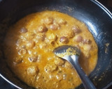 A picture of step 5 of Cream Kanda Curry.