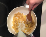 Foto del paso 5 de la receta: Masa para croquetas de paté de salmón y surimi