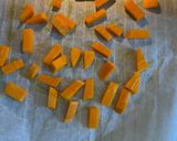 Foto del paso 1 de la receta: Ensalada de quinoa con arándanos secos, calabaza asada y cebolla caramelizada