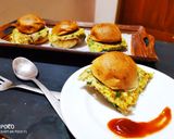 A picture of step 5 of Indian Bun omllette.