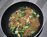 Foto langkah ke 5 dari resep Bihun goreng.
