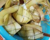 Foto langkah ke 3 dari resep Ketupat Magic Com.