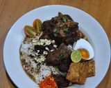 Foto langkah ke 5 dari resep Rawon Campuran Sengkel dan Tulang.