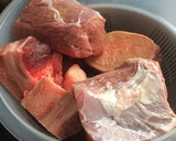 A picture of step 1 of Beef Pho Broth.