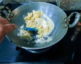 A picture of step 3 of Pears Halwa.