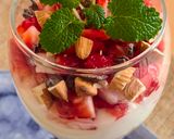 Foto del paso 4 de la receta: Copa de yogur natural de búfala con frutillas y mucho más 🍓estilo "parfait" en versión saludable 🍓