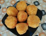 Foto langkah ke 6 dari resep Bola-bola Nasi.