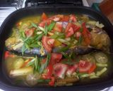 Foto langkah ke 5 dari resep Ikan Salem Kuah Asam Pedas.