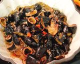 Hình bước làm 2 của món Trám đen kho cay