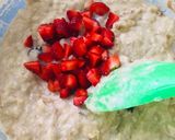 Foto langkah ke 3 dari resep Godok pisang kismis dan stroberi.
