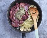 A picture of step 4 of Ultimate creamy chicken livers.