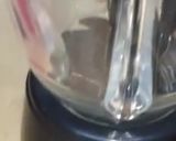 A picture of step 2 of Oreo milkshake.