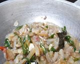 Foto langkah ke 4 dari resep Oseng Kikil Cabe Ijo.