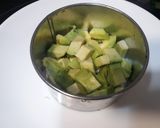 Foto del paso 2 de la receta Tartar de atún, aguacate y fresas 🐟🥑🍓