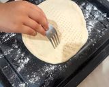 Foto langkah ke 4 dari resep Pizza Sosis Keju.