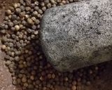 Foto del paso 3 de la receta: "Lomo de cerdo al pimiento" en una cama de espárragos y puré